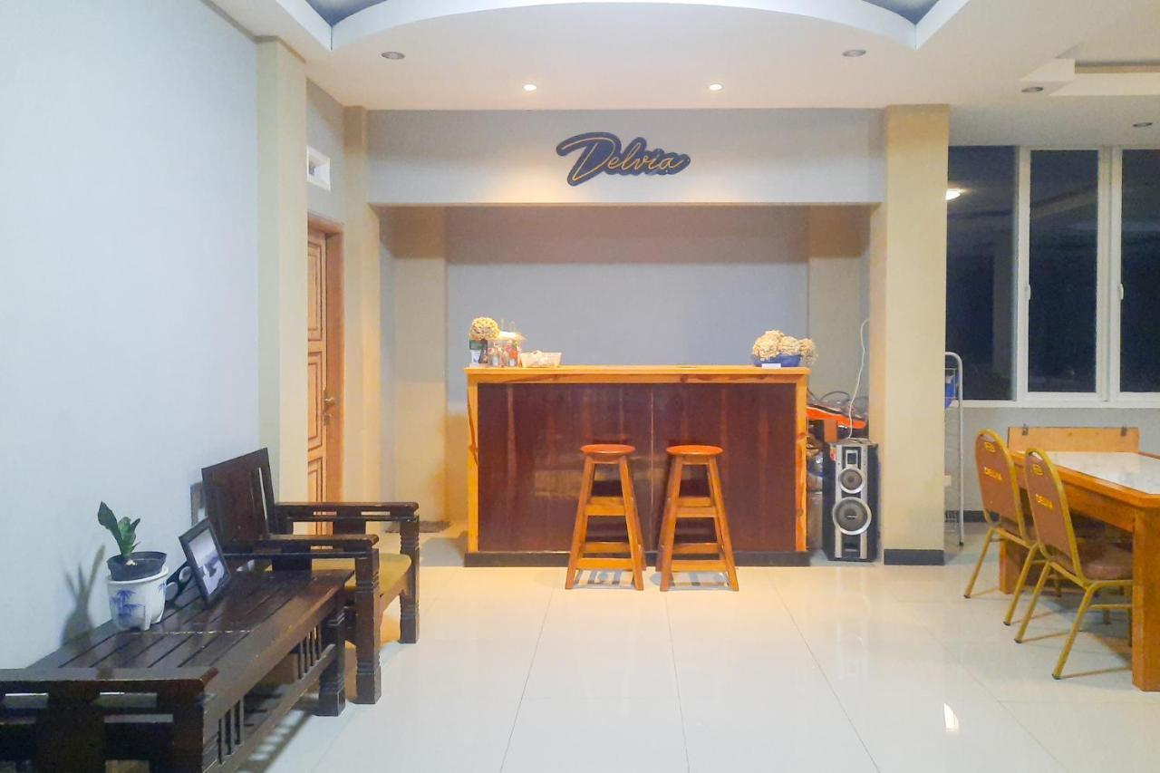 Delvia Bromo Homestay Mitra Reddoorz Pasuruan Extérieur photo